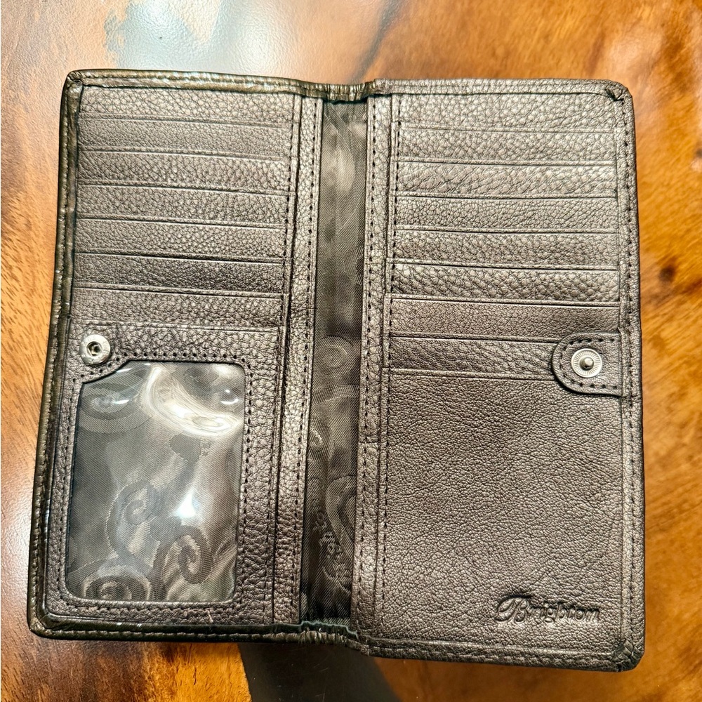 BRIGHTON Pretty Tough Collection
WALLET Leather, Studded Organizer Wallet. EUC⭐️ - Picture 13 of 13